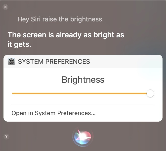 Överraskande använder Siri Macs ljusstyrka