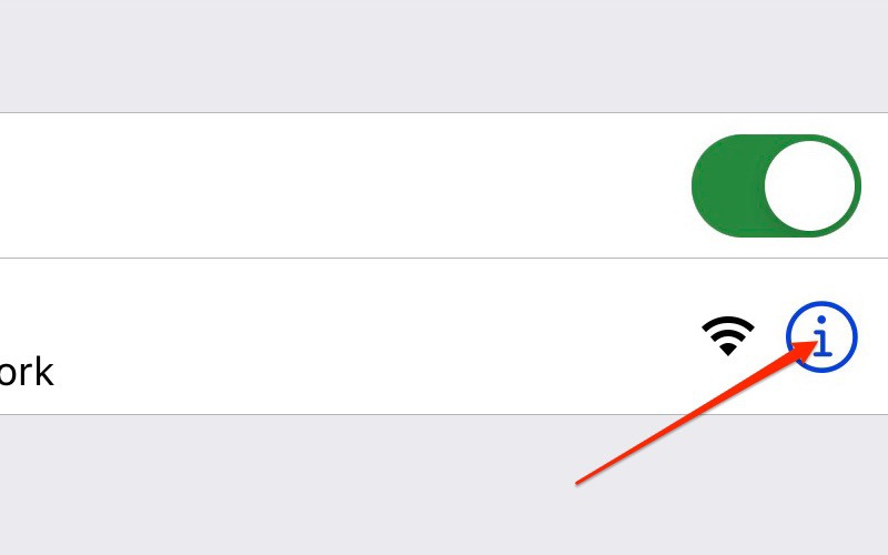 Skjermbilde av iPhone-innstillingene som viser en blå "Jeg" knapp