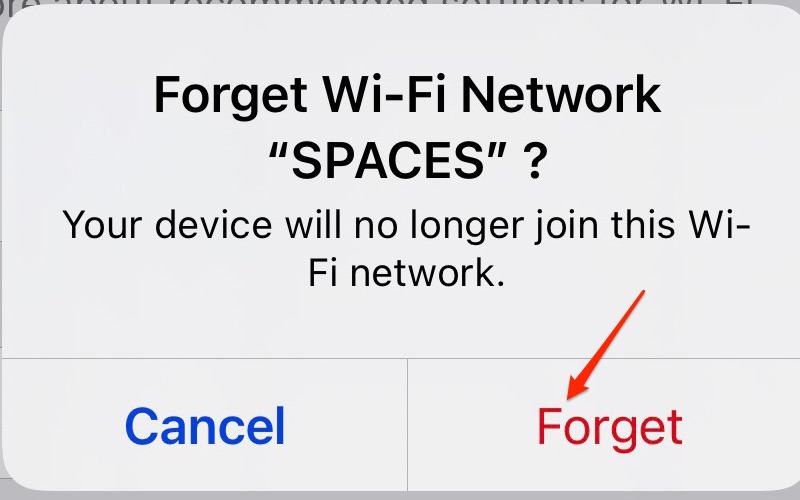 Skjermbilde som viser muligheten til å glemme et iPhone-nettverk og bekrefte det 